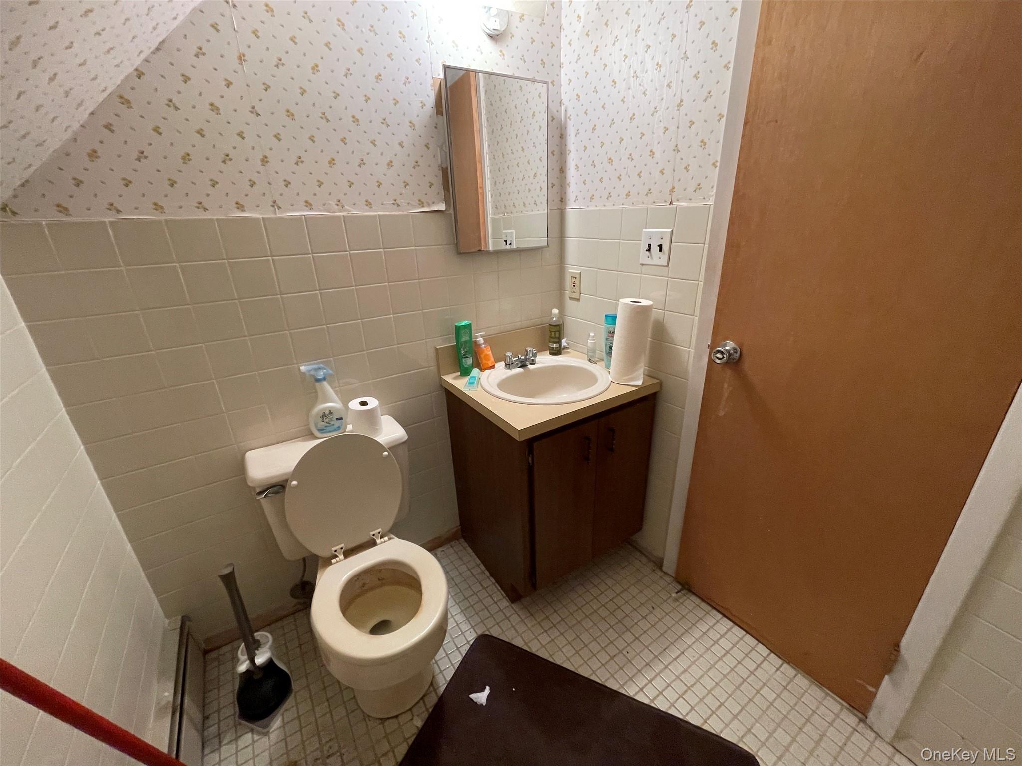 2043 Paddock Road Seaford, NY 11783 - Photo 15 of 25 a bathroom with a sink and a toilet