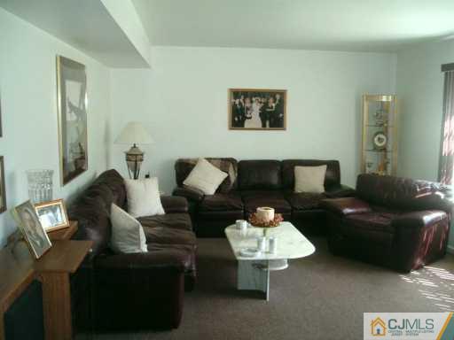 17 Pine Ridge Drive Edison, NJ 08820 - Photo 3 of 8