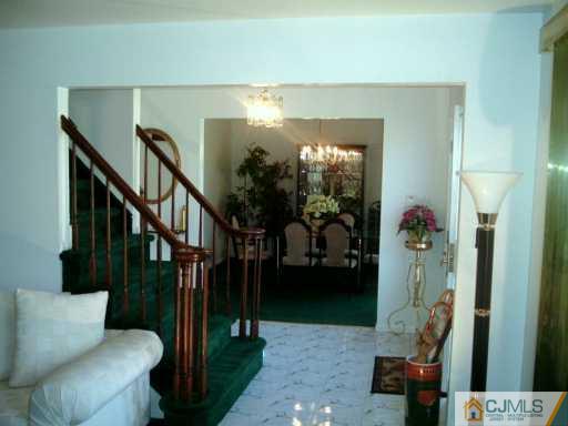 17 Pine Ridge Drive Edison, NJ 08820 - Photo 4 of 8