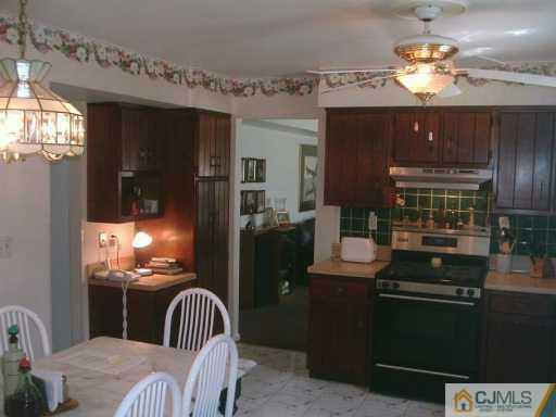 17 Pine Ridge Drive Edison, NJ 08820 - Photo 6 of 8