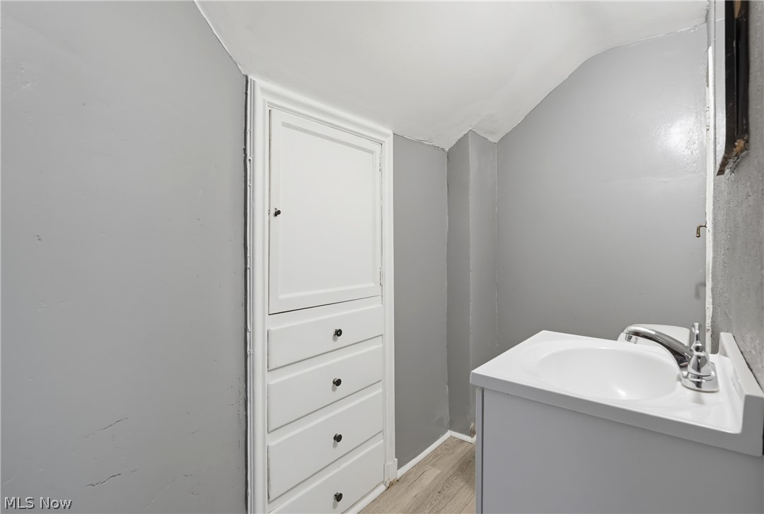 3842 Highland Road Cleveland, OH 44111 - Photo 22 of 39 2nd Floor Half Bath