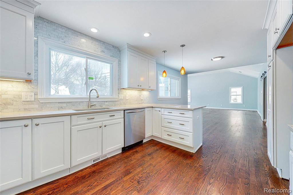 18244 Beverly Road Beverly Hills, MI 48025 - Photo 8 of 30