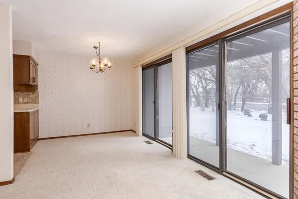 $115,000 | 105 Carol Court, Unit C1, Pontiac, IL 61764