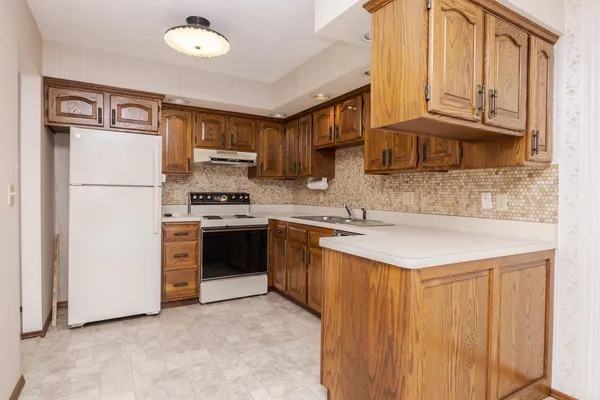$115,000 | 105 Carol Court, Unit C1, Pontiac, IL 61764