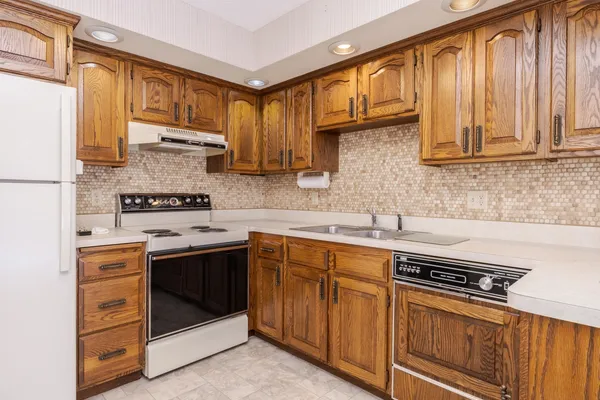 $115,000 | 105 Carol Court, Unit C1, Pontiac, IL 61764