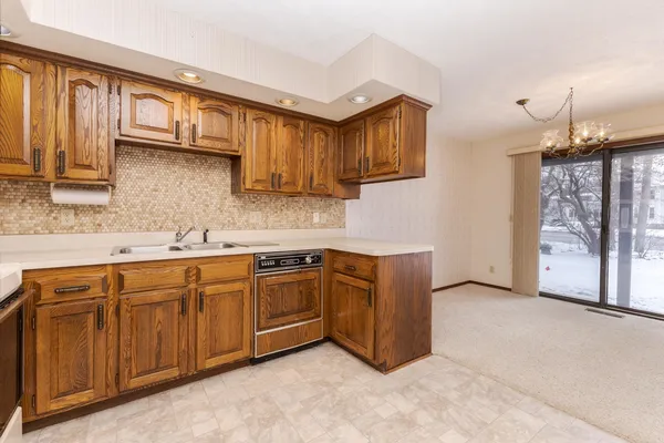 $115,000 | 105 Carol Court, Unit C1, Pontiac, IL 61764