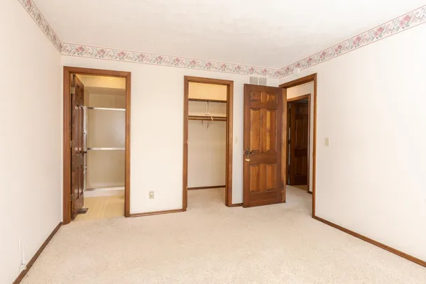 $115,000 | 105 Carol Court, Unit C1, Pontiac, IL 61764