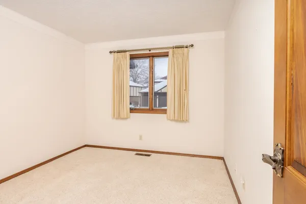 $115,000 | 105 Carol Court, Unit C1, Pontiac, IL 61764