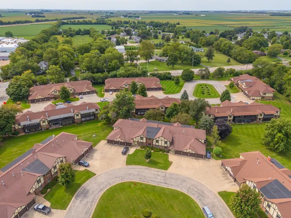 $115,000 | 105 Carol Court, Unit C1, Pontiac, IL 61764