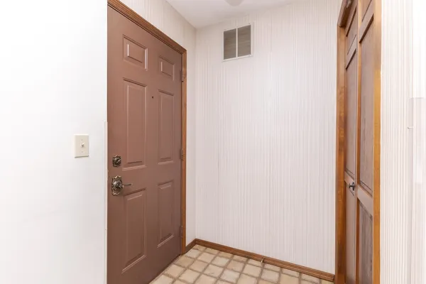 $115,000 | 105 Carol Court, Unit C1, Pontiac, IL 61764