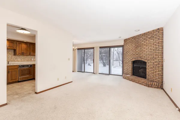 $115,000 | 105 Carol Court, Unit C1, Pontiac, IL 61764