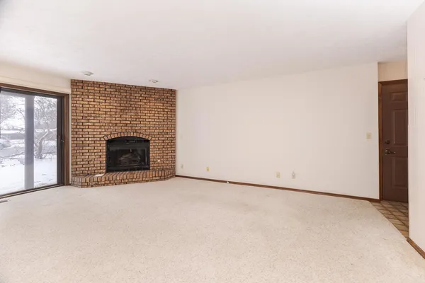 $115,000 | 105 Carol Court, Unit C1, Pontiac, IL 61764