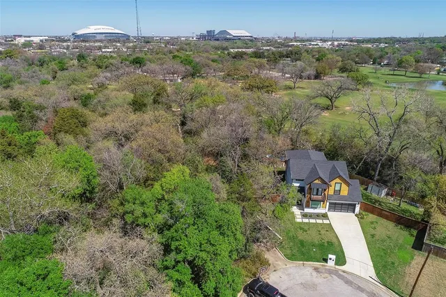 a view of an entryway