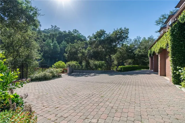 $8,950,000 | 375 Berkshire Avenue, La Canada Flintridge, CA 91011