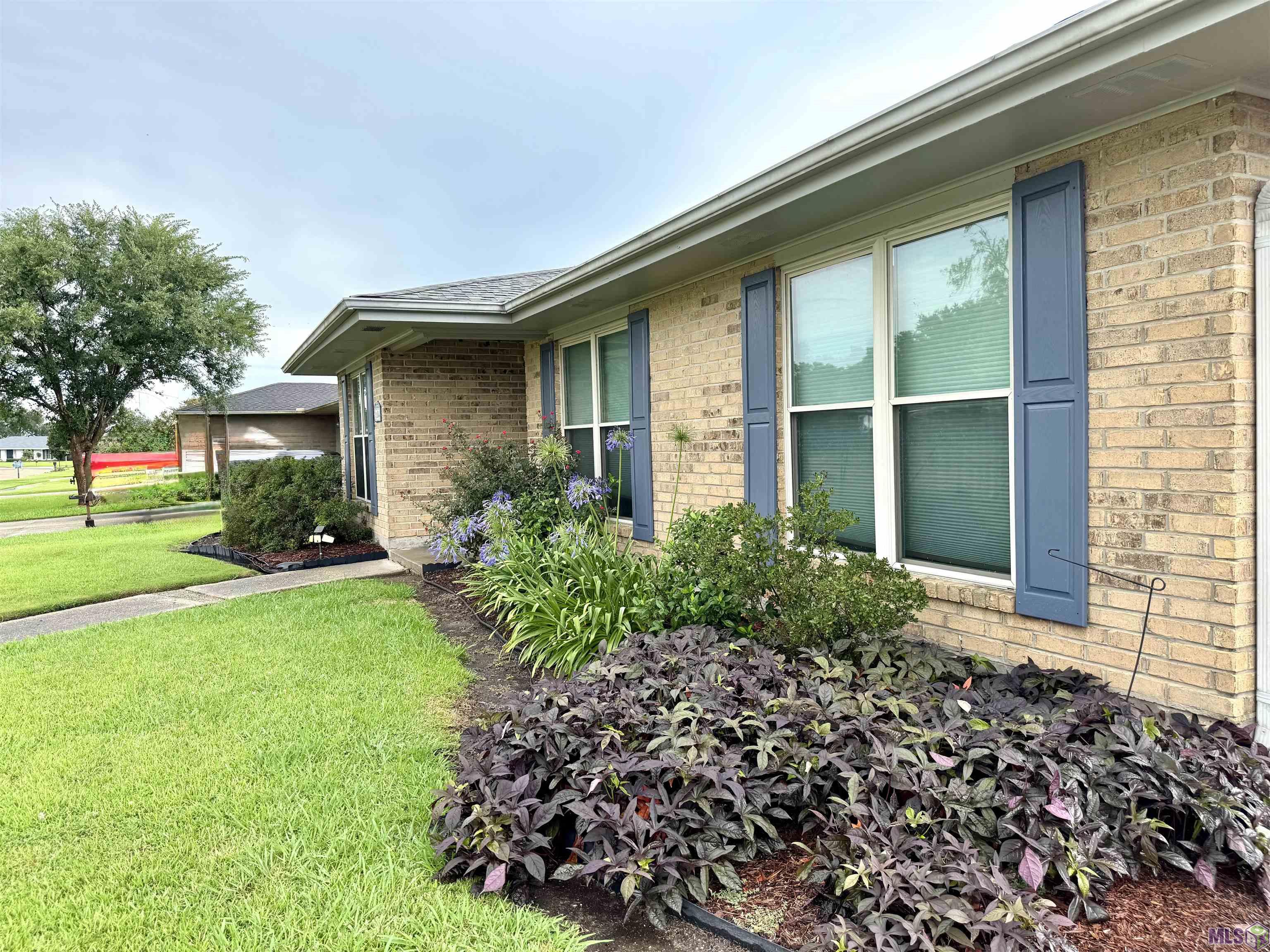 1604 Ridgeway Drive Morgan City, LA 70380 - Photo 2 of 23