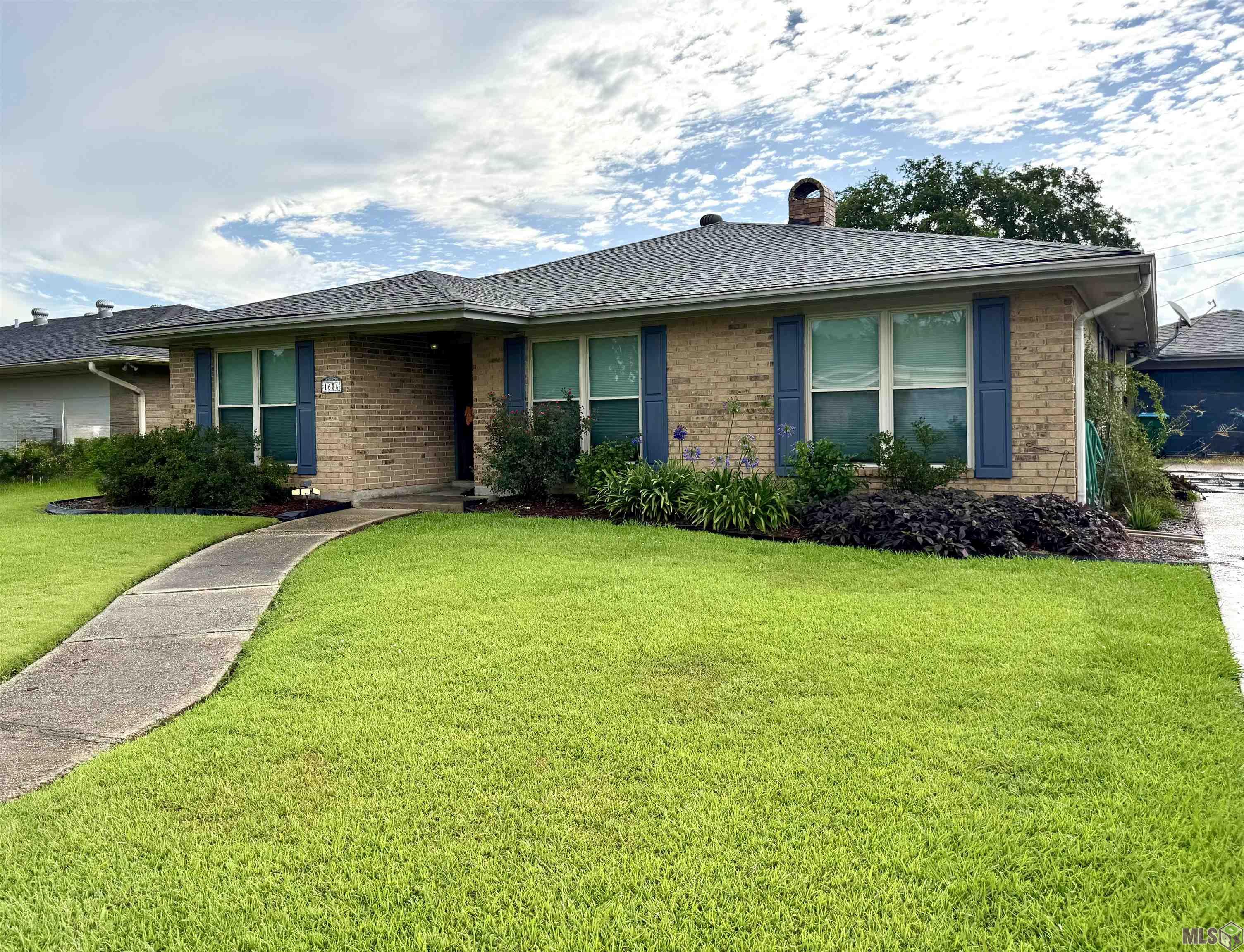 1604 Ridgeway Drive Morgan City, LA 70380 - Photo 3 of 23