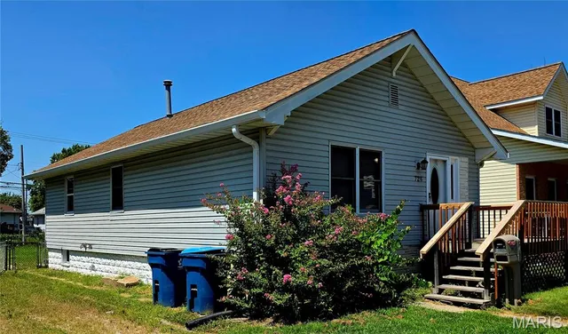 $145,000 | 726 Rice Street, Wood River, IL 62095