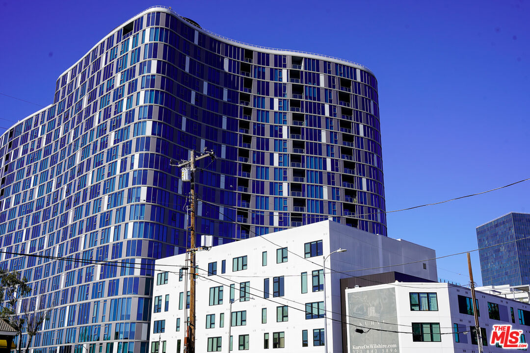 2801 Sunset Place, Unit PH01 Los Angeles, CA 90005 - Photo 1 of 6