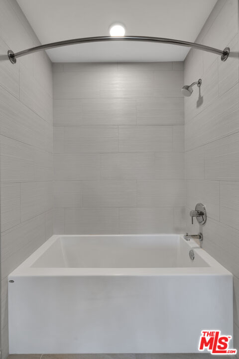 2801 Sunset Place, Unit PH01 Los Angeles, CA 90005 - Photo 13 of 18