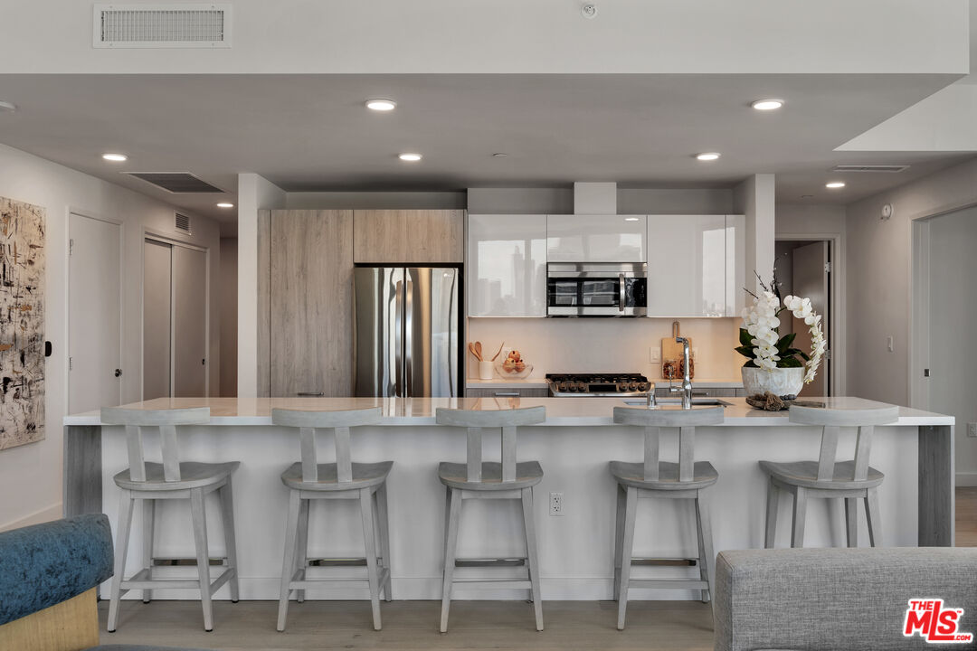 2801 Sunset Place, Unit PH01 Los Angeles, CA 90005 - Photo 15 of 18