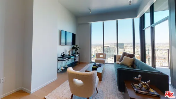 $9,507 | 2801 Sunset Place, Unit PH01, Los Angeles, CA 90005
