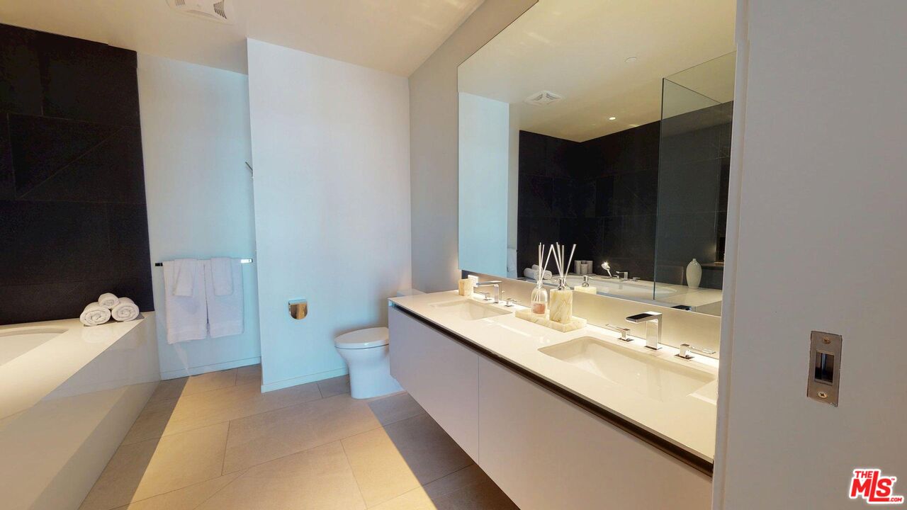 2801 Sunset Place, Unit PH01 Los Angeles, CA 90005 - Photo 5 of 6