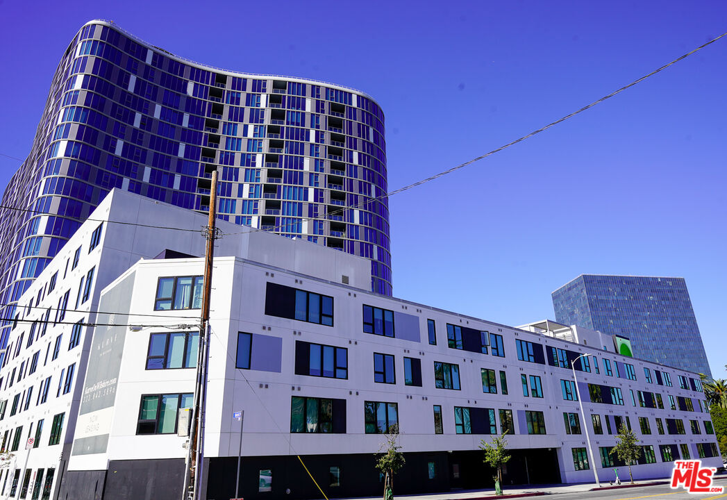 2801 Sunset Place, Unit PH01 Los Angeles, CA 90005 - Photo 6 of 6