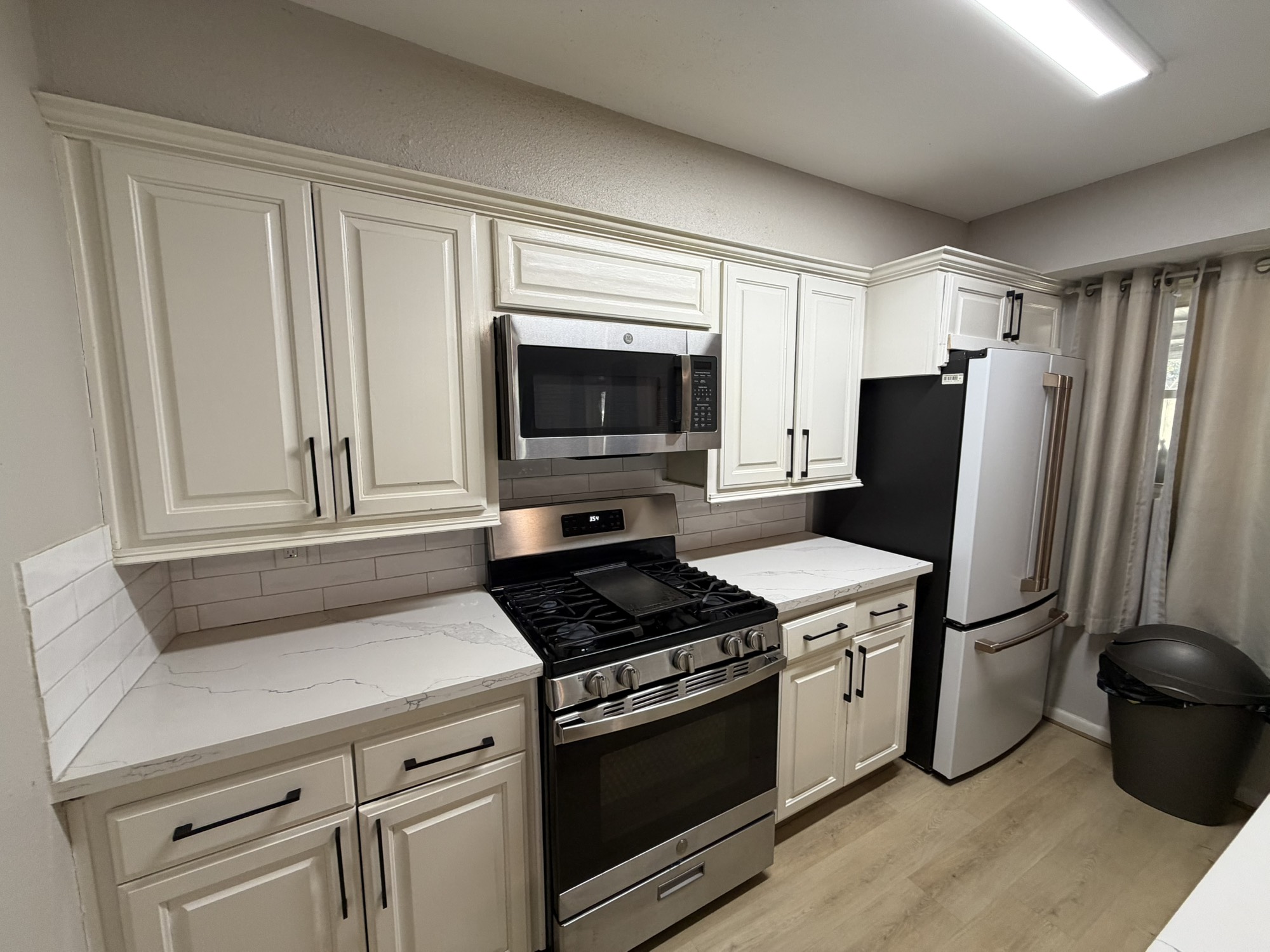 9022 Lazy River Lane Houston, TX 77088 - Photo 13 of 23 a kitchen with granite countertop a stove and a refrigerator