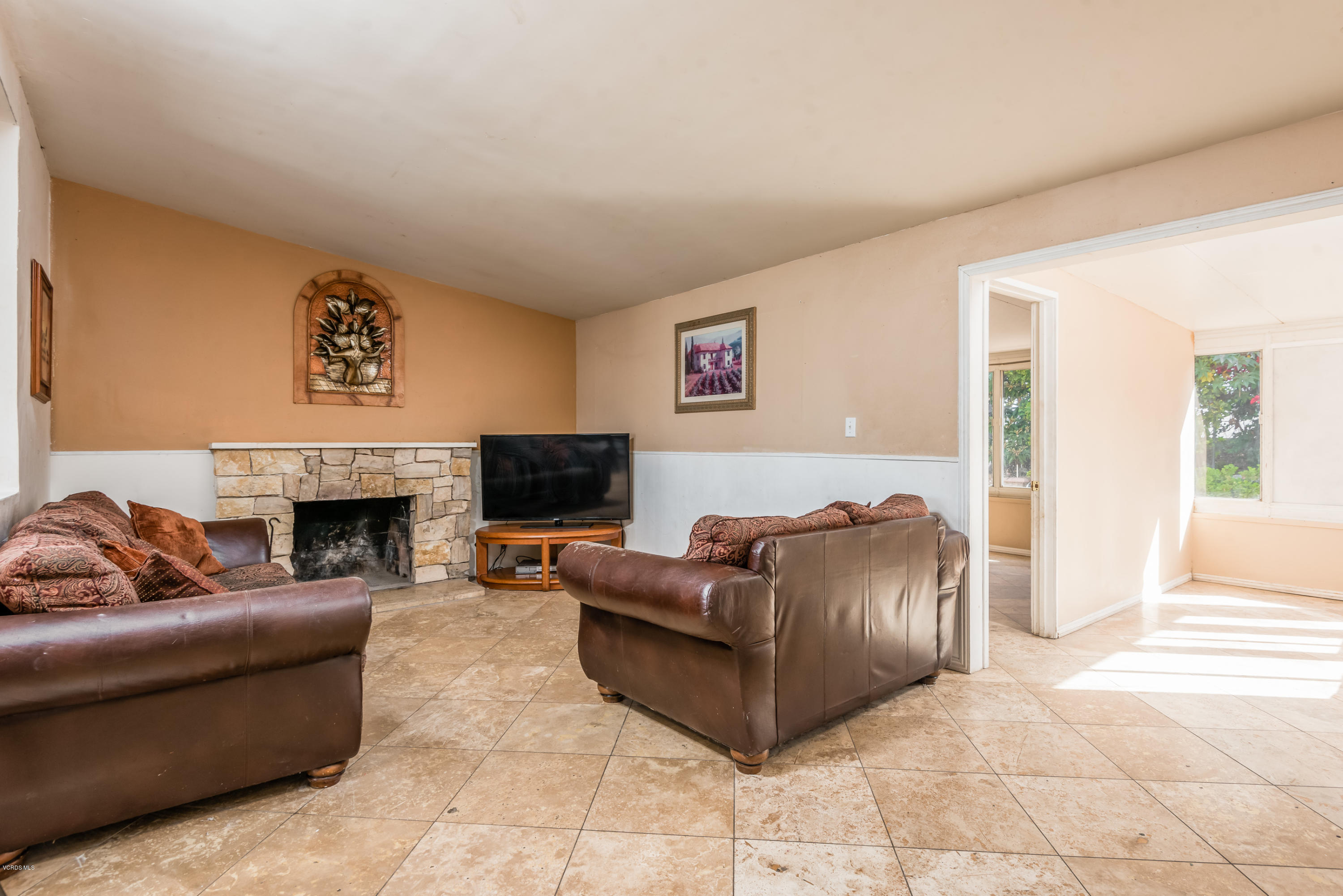 3000 Madera Place Oxnard, CA 93033 - Photo 5 of 18 05-Living Room