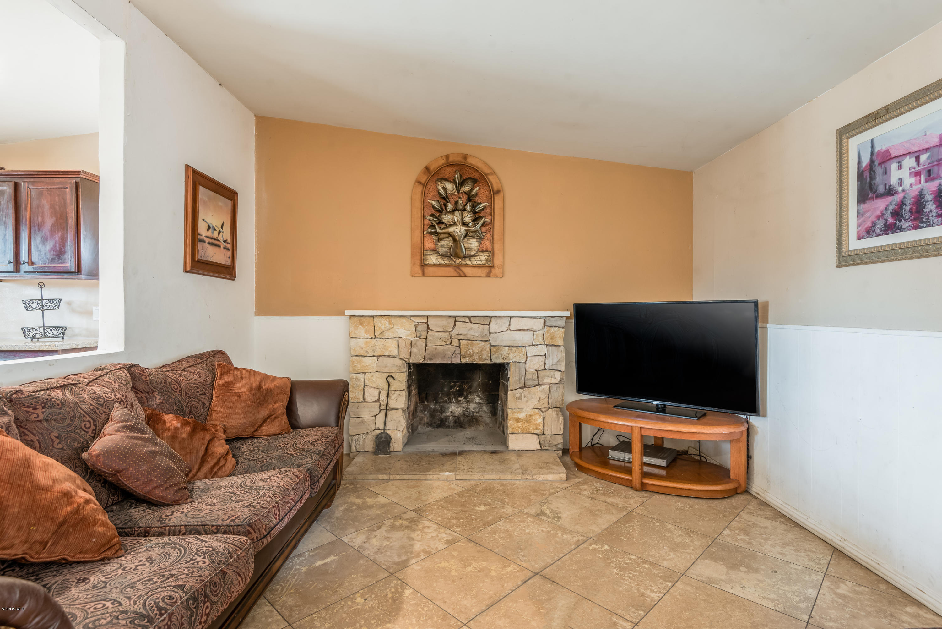 3000 Madera Place Oxnard, CA 93033 - Photo 6 of 18 06-Living Room