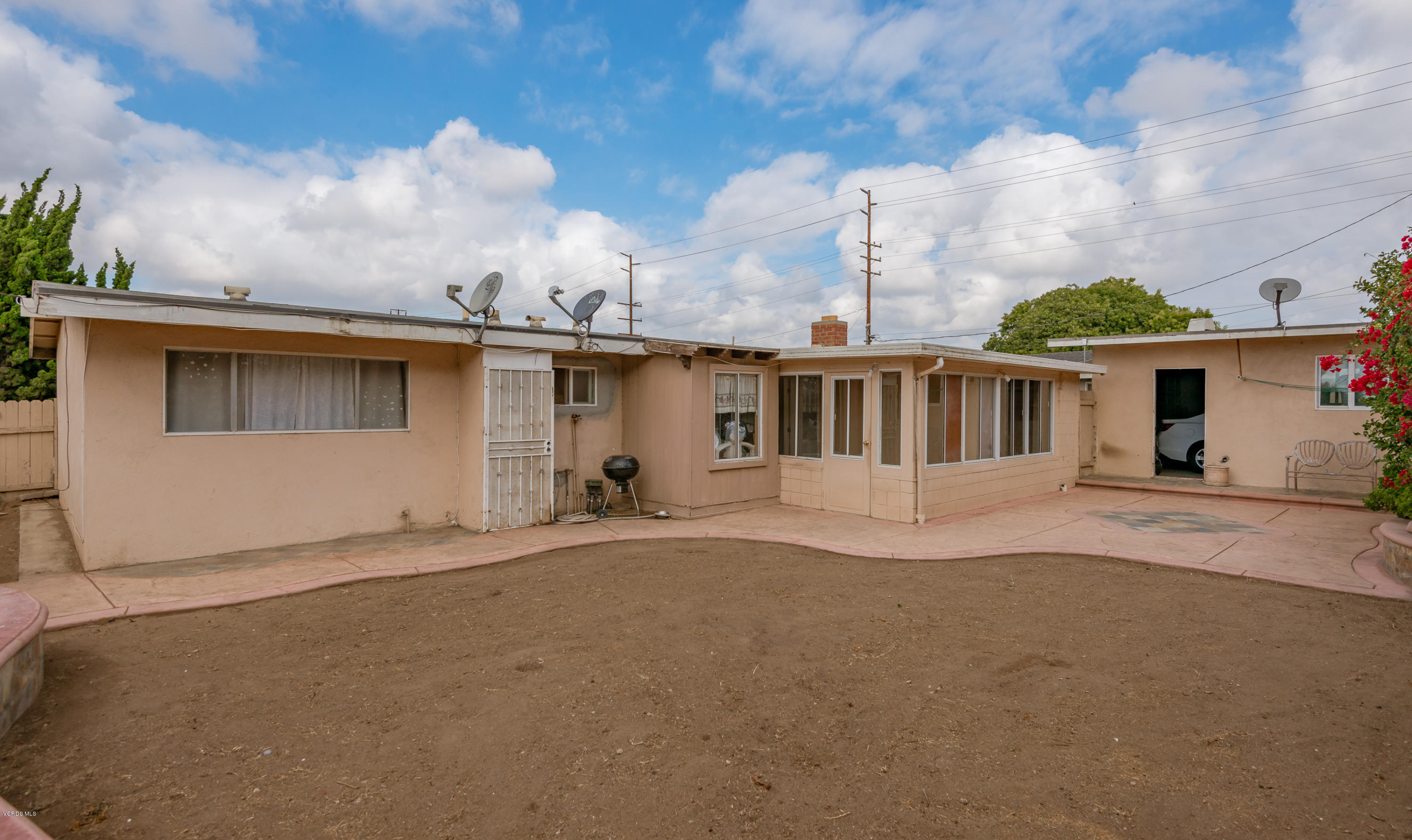 3000 Madera Place Oxnard, CA 93033 - Photo 9 of 18 09-Rear View