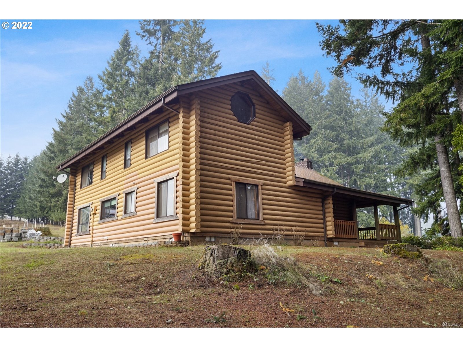 a view of front of a house with a yard