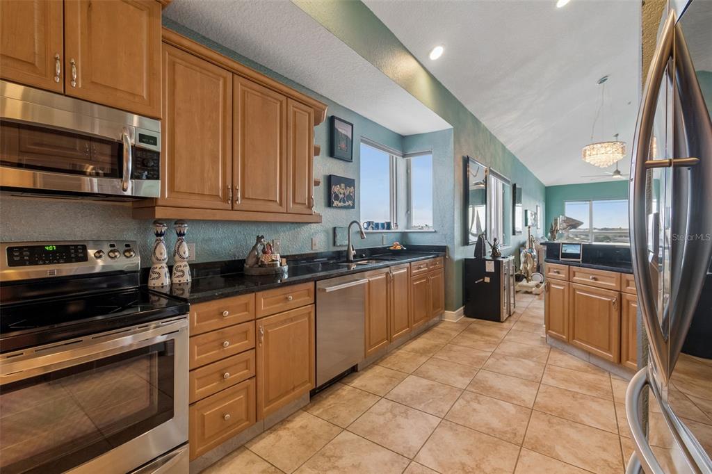 1038 Bellasol Way, Unit 403 Apollo Beach, FL 33572 - Photo 28 of 89