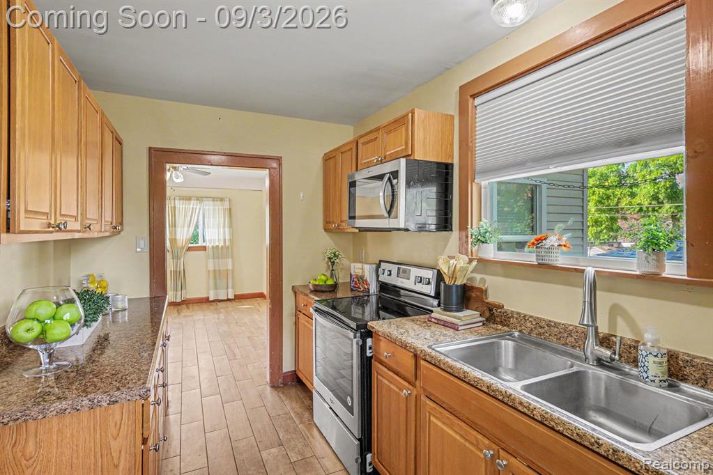 4735 Elizabeth Lake Road Waterford, MI 48327 - Photo 7 of 28 Gallery Image 7