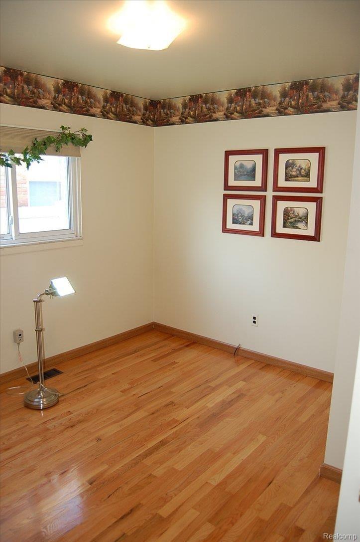 8416 Harding Street Center Line, MI 48015 - Photo 12 of 22 11