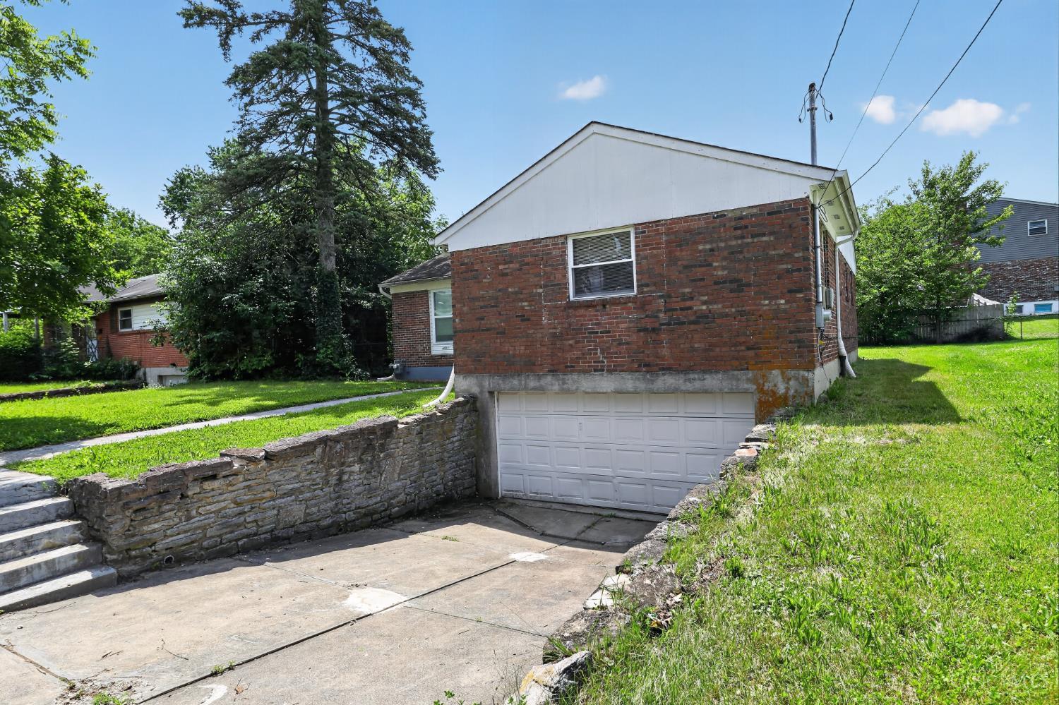 5511 Muddy Creek Road Cincinnati, OH 45238 - Photo 2 of 29