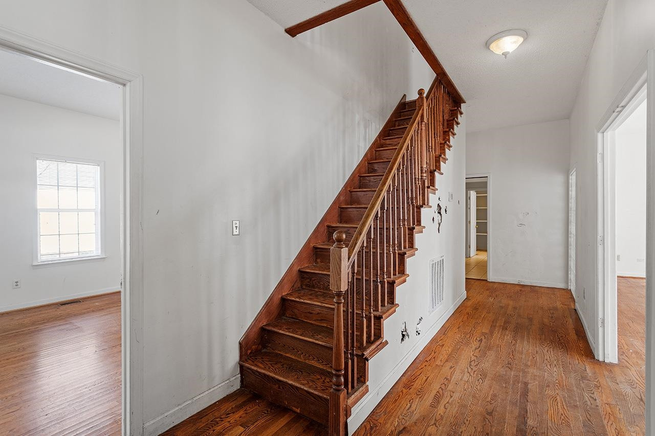 24 Dixie Trail Raleigh, NC 27607 - Photo 4 of 38 Photo 4
