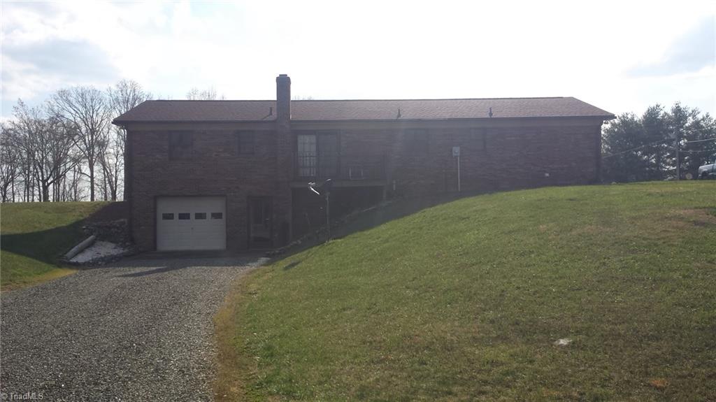 1174 Slate Mountain Road Mount Airy, NC 27030 - Photo 4 of 19 Gallery Image 4