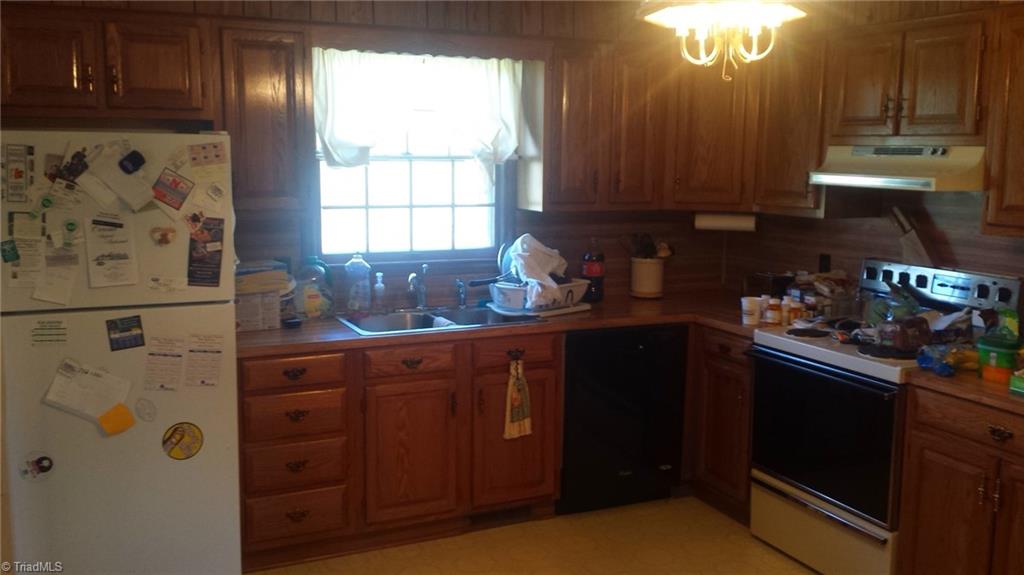 1174 Slate Mountain Road Mount Airy, NC 27030 - Photo 10 of 19 Gallery Image 10