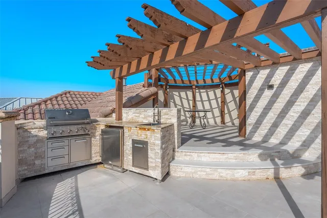 $8,995,000 | 3201 Northeast 27th Avenue, Lighthouse Point, FL 33064