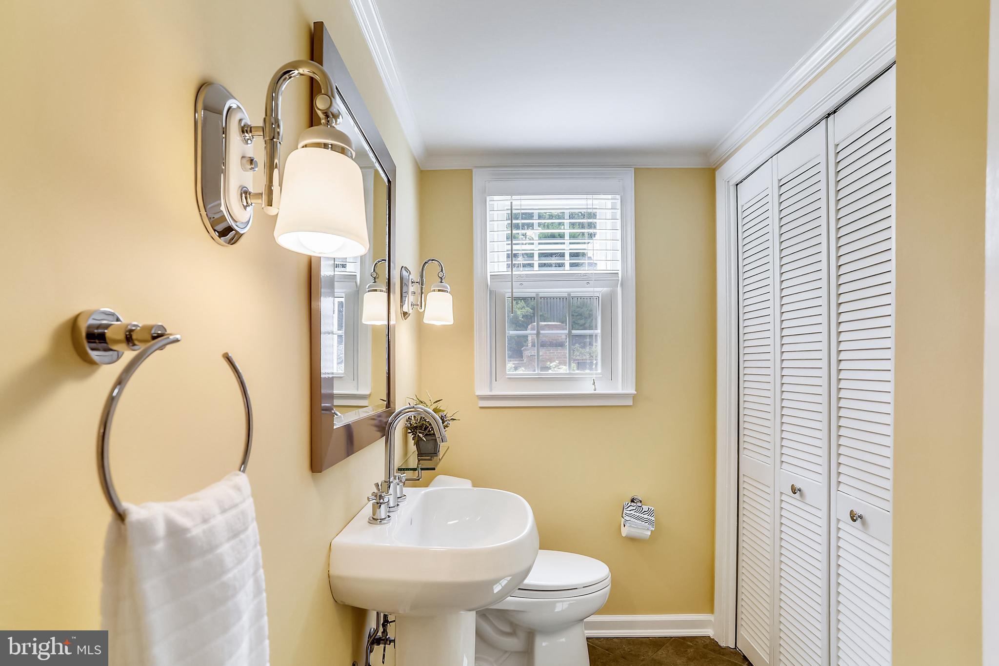 5016 Sangamore Road Bethesda, MD 20816 - Photo 12 of 31 Main level bathroom