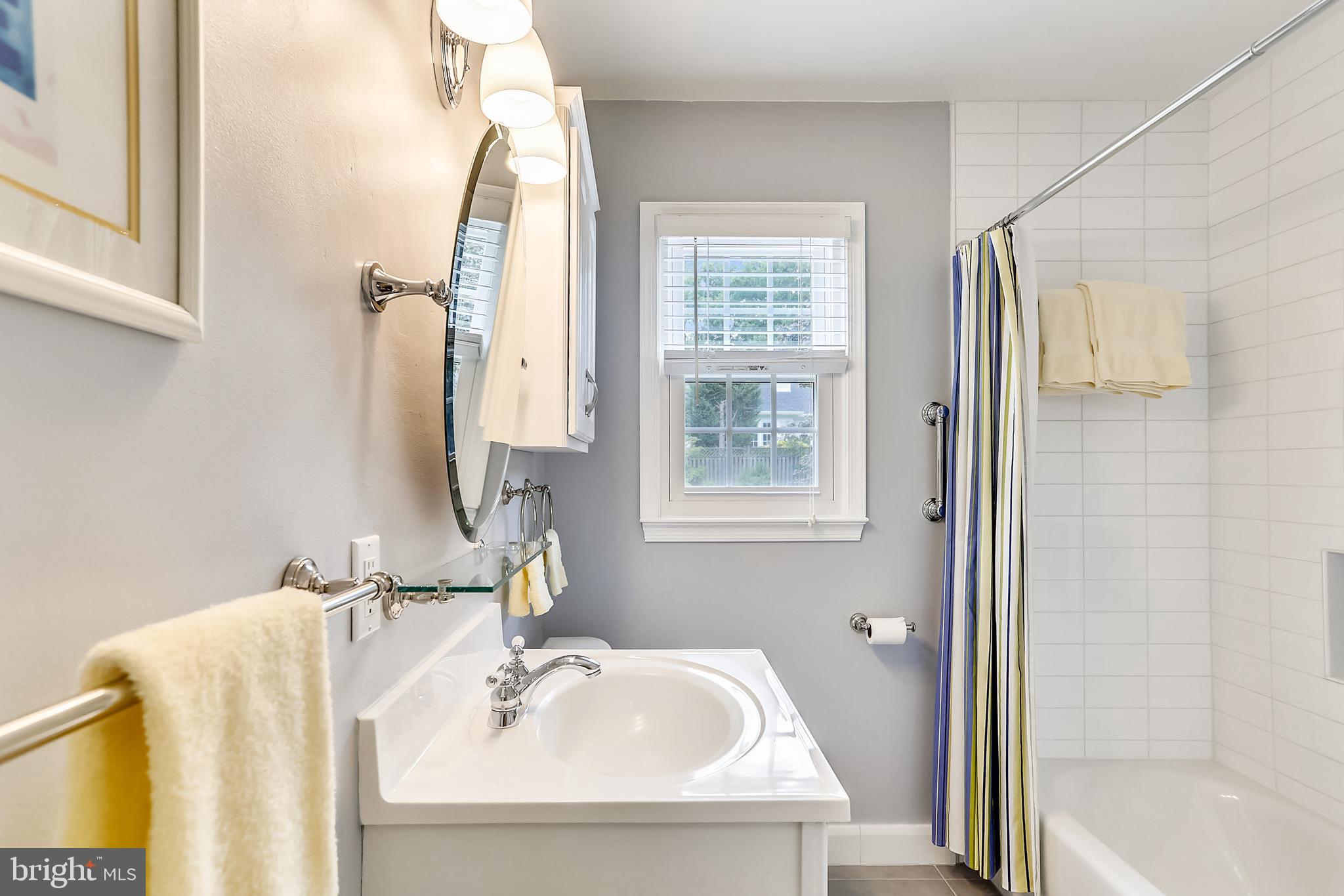 5016 Sangamore Road Bethesda, MD 20816 - Photo 21 of 31 Upper level full bathroom