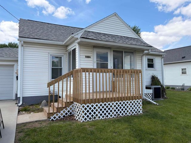 $120,985 | 1224 6th Street, Jesup, IA 50648