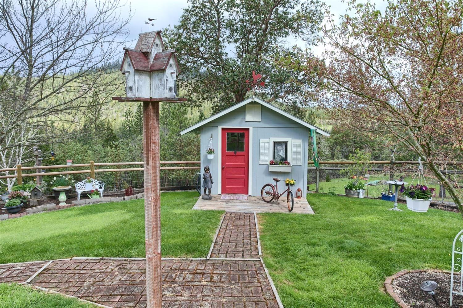 555 Keen Road Grants Pass, OR 97527 - Photo 24 of 35 Charming out building complete with elec