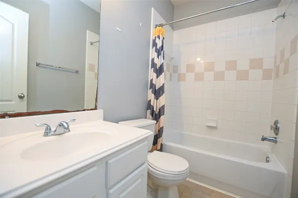 $2,350 | 6104 Promenade Lane, Pearland, TX 77584