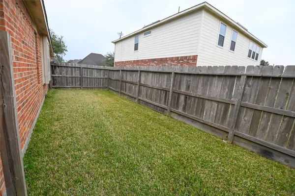 $2,350 | 6104 Promenade Lane, Pearland, TX 77584