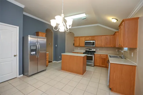 $2,350 | 6104 Promenade Lane, Pearland, TX 77584