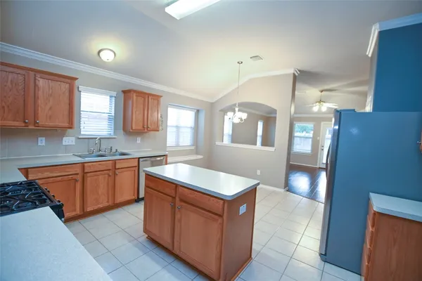 $2,350 | 6104 Promenade Lane, Pearland, TX 77584