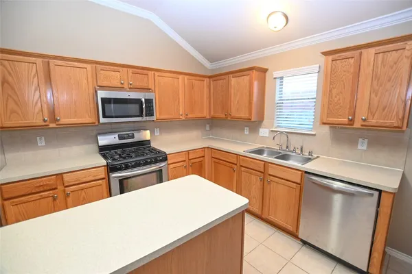 $2,350 | 6104 Promenade Lane, Pearland, TX 77584