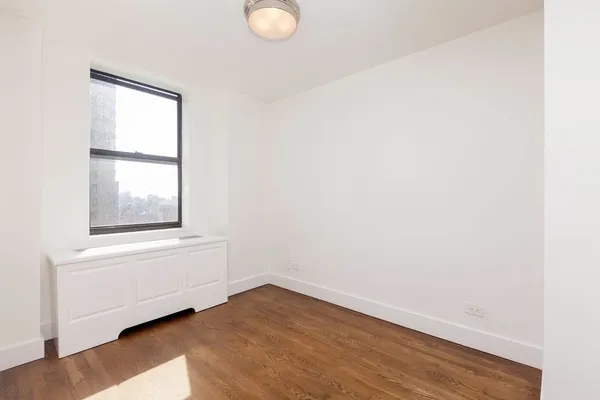 $5,600 | 330 East 39th Street, Unit 19C | Murray Hill